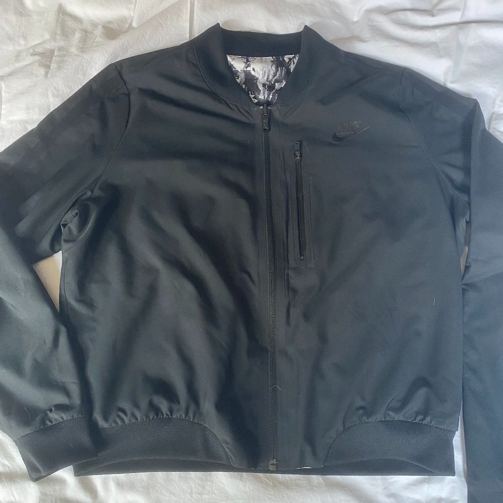 Reversible Nike Bomber Jacker (Medium/Large)